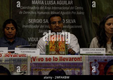 Chilpancingo, Guerrero, Mexique. 29 janvier 2024. Avocat Vidulfo Rosales Sierra du centre de la montagne Tlachinollan dans la présentation du 29e rapport sur la façon dont les droits de l'homme sont dans Guerrero. (Image de crédit : © David Juarez/ZUMA Press Wire) USAGE ÉDITORIAL SEULEMENT! Non destiné à UN USAGE commercial ! Banque D'Images