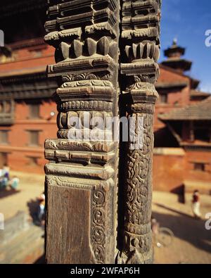 Sculptures sur bois Newari du 16e siècle près de l'ancien palais royal népalais à Patan dans la vallée de Katmandou, Népal, Asie Banque D'Images