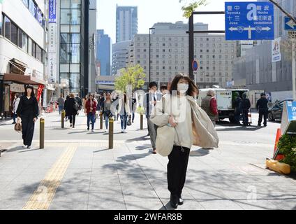 Marche dans le centre-ville de Kobe, Japon. Banque D'Images