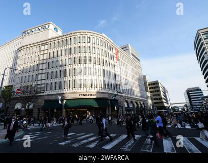 Marche dans le centre-ville de Kobe, Japon. Banque D'Images