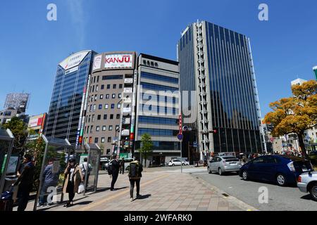 Marche dans le centre-ville de Kobe, Japon. Banque D'Images