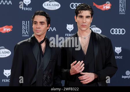 Madrid, Espagne. 26 janvier 2024. Javier Ambrossi et Javier Calvo assistent au tapis rouge des Feroz Awards 2024 au Palacio Vistalegre Arena de Madrid. (Photo de Nacho Lopez/SOPA Images/Sipa USA) crédit : SIPA USA/Alamy Live News Banque D'Images