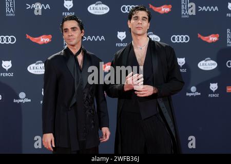 Madrid, Espagne. 26 janvier 2024. Javier Ambrossi et Javier Calvo assistent au tapis rouge des Feroz Awards 2024 au Palacio Vistalegre Arena de Madrid. (Photo de Nacho Lopez/SOPA Images/Sipa USA) crédit : SIPA USA/Alamy Live News Banque D'Images