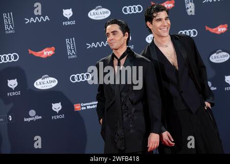 Madrid, Espagne. 26 janvier 2024. Javier Ambrossi et Javier Calvo assistent au tapis rouge des Feroz Awards 2024 au Palacio Vistalegre Arena de Madrid. (Photo de Nacho Lopez/SOPA Images/Sipa USA) crédit : SIPA USA/Alamy Live News Banque D'Images