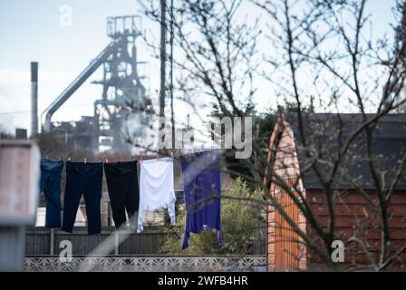 Aciérie de Port Talbot, Port Talbot, pays de Galles, Royaume-Uni. 19 janvier 2024. Vue de l'aciérie de Port Talbot depuis un jardin arrière d'une maison voisine. / Les propriétaires Banque D'Images