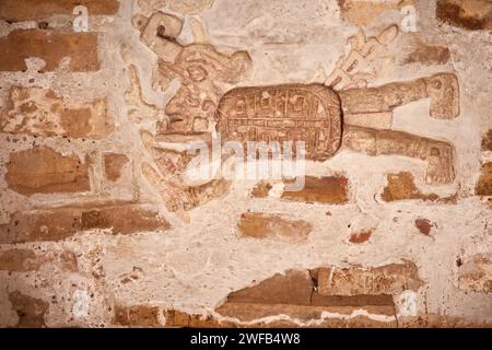 Sculpture murale trouvée à l'intérieur d'une tombe Mixtèque, Zona Arqueologica, village de Zaachila, Valles centrales, Oaxaca, Mexique Banque D'Images