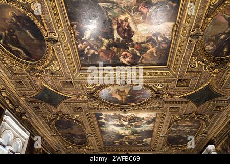 Plafond peintures de l'ancien Testament par Tintoret dans la Sala Superiore dans Renaissance Scuola Grande di San Rocco (Grande École San Rocco fraternité) à sa Banque D'Images