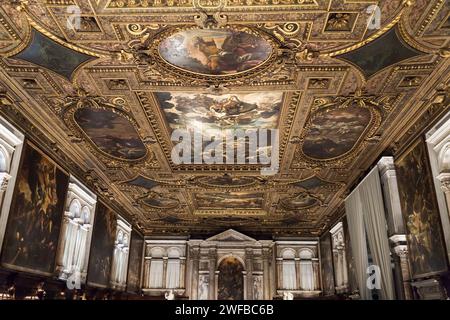 Plafond peintures de l'ancien Testament par Tintoret dans la Sala Superiore dans Renaissance Scuola Grande di San Rocco (Grande École San Rocco fraternité) à sa Banque D'Images