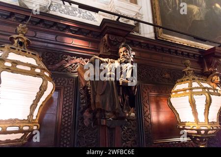 Statue en bois du Tintoret par Francesco Pianta dans la Sala Superiore dans Renaissance Scuola Grande di San Rocco (Grande École San Rocco fraternité) in Banque D'Images