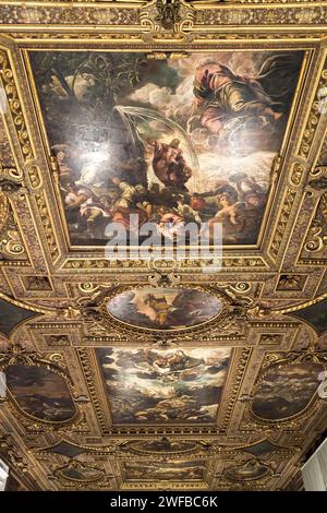 Plafond peintures de l'ancien Testament par Tintoret dans la Sala Superiore dans Renaissance Scuola Grande di San Rocco (Grande École San Rocco fraternité) à sa Banque D'Images