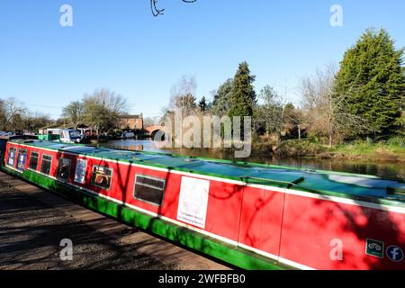 bateau étroit sur la rivière soar dans barrow upon soar leicestershire Banque D'Images