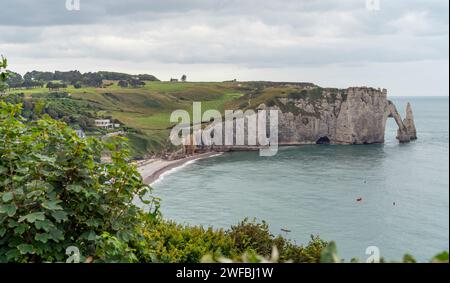 Paysage côtier autour d'Etretat, une commune du département de Seine-Maritime dans la région Normandie du Nord-Ouest de la France Banque D'Images