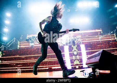 Copenhague, Danemark. 29 janvier 2024. Le groupe britannique metalcore Architects donne un concert live au Forum Black Box à Frederiksberg, Copenhague. Ici le guitariste Adam Christianson est vu en direct sur scène. (Crédit photo : Gonzales photo/Alamy Live News Banque D'Images