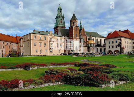 Vue complexe du château de Wawel à Cracovie Pologne Banque D'Images