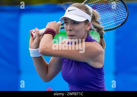 Katie Boulter de Grande-Bretagne en action lors des demi-finales de l’ITF Women’s World tennis Tour W60 2023 à Canberra, en Australie Banque D'Images