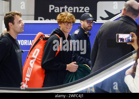 Foto Cecilia Fabiano/LaPresse 30 Gennaio 2024 Roma, Italia - Cronaca - Jannik Sinner arriva all&#x2019;aeroporto Leonardo da Vinci a Fiumicino Nella foto : Jannik Sinner 30 janvier 2024 Roma, Italie - Jannik Sinner arives at Fiumicino&#x2019;s Leonardo da Vinci Airport in the photo : Jannik Sinner Sinner Banque D'Images