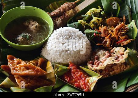 Cuisine asiatique de niveau professionnel. Riz, poulet tout semble délicieux. Banque D'Images