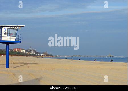 Strand von Ahlbeck mit Blick nach Heringsdorf. Ahlbeck 11.01.2024 *** Ahlbeck Plage avec vue sur Heringsdorf Ahlbeck 11 01 2024 Banque D'Images