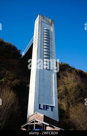 L'ascenseur de falaise de bord de mer de 1958 à Shanklin, île de Wight Banque D'Images