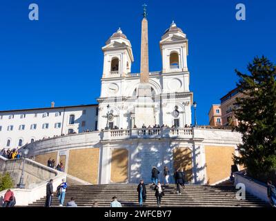 La place d'Espagne et l'église Trinità dei Monti à Rome/Italie Banque D'Images