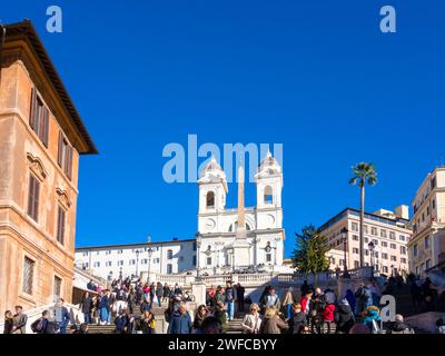 La place d'Espagne et l'église Trinità dei Monti à Rome/Italie Banque D'Images