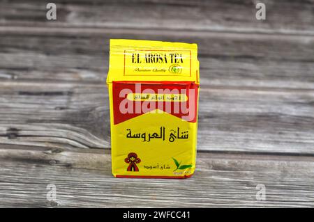 Le Caire, Egypte, janvier 20 2024 : le thé noir El Arosa, avec de nombreuses propriétés bénéfiques, est bon pour le cœur et les os. Il a une action diurétique et un Banque D'Images