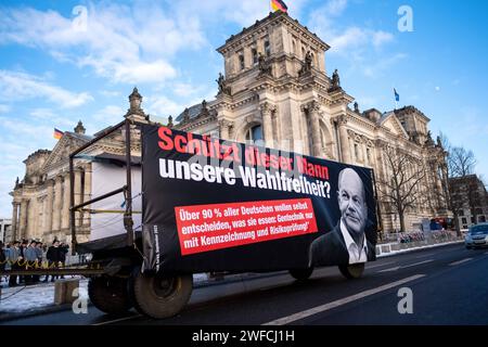 Démonstration von Landwirten, Klima- und Tierschützern unter dem motto Wir haben es satt für eine Wende in der Agrarpolitik. Auch Landwirte mit ihren Traktoren beteiligten sich an der démonstration. / Manifestation d’agriculteurs, de militants du climat et des droits des animaux sous le slogan « nous en avons marre d’un changement de politique agricole ». Les agriculteurs ont également participé à la démonstration avec leurs tracteurs. Snapshot-Photography/K.M.Krause *** manifestation d'agriculteurs, de militants pour le climat et les droits des animaux sous le slogan nous en avons marre d'un changement dans la politique agricole les agriculteurs ont également participé à la manifestation Banque D'Images