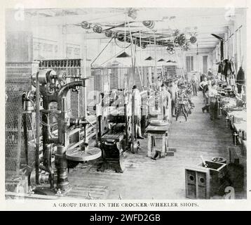 Un groupe conduit dans l'atelier CROCKER-WHEELER de l'ÉLECTRICITÉ Article DANS L'ATELIER D'USINAGE MODERNE. Par Louis Bell. Extrait du magazine Engineering consacré au progrès industriel Volume XI octobre 1897 The Engineering Magazine Co Banque D'Images