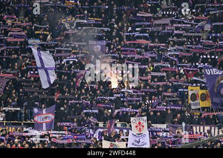 Les supporters d'ACF Fiorentina lors de ACF Fiorentina vs Inter - FC Internazionale, match de football italien Serie A à Florence, Italie, janvier 28 2024 Banque D'Images