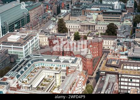 Vue aérienne. Dense Londres urbain comprend le bâtiment cruciforme UCL, le campus principal de l'UCL, l'University College London Hospital & Gibbs Building, Wellcome Trust. Banque D'Images