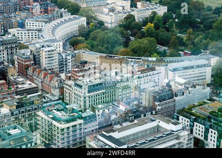 Vue aérienne face au nord-ouest de Marylebone, Park Square & Regent’s Park, Londres, Angleterre. Banque D'Images