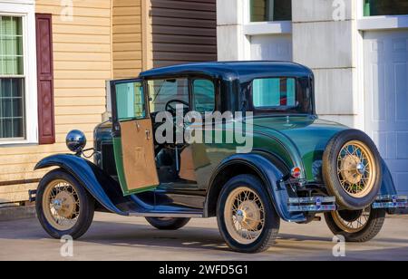 Mt. Airy, Caroline du Nord, États-Unis - 26 octobre 2023 : ce modèle 1930 Ford se trouve dans beaucoup de voitures classiques. Banque D'Images