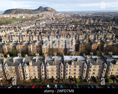 Vue aérienne d'une rangée mitoyenne de maisons de logement à Marchmont, Édimbourg, Écosse, Royaume-Uni Banque D'Images