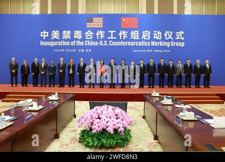 Pékin, Chine. 30 janvier 2024. Le conseiller d'État chinois Wang Xiaohong, également directeur du Comité national de contrôle des stupéfiants de Chine, rencontre une délégation interagence des États-Unis conduite par l'adjoint adjoint au président américain et conseiller adjoint à la sécurité intérieure Jen Daskal, et annonce l'inauguration de la Chine-États-Unis Groupe de travail sur la lutte contre les stupéfiants à Beijing, capitale de la Chine, 30 janvier 2024. Crédit : Wang Ye/Xinhua/Alamy Live News Banque D'Images