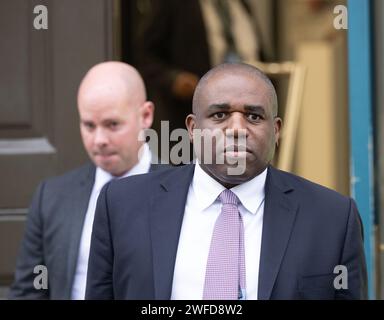 Londres, Royaume-Uni. 30 janvier 2024. Sir Keir Starmer et des membres du cabinet fantôme au bureau du Cabinet dans le cadre des pourparlers de transition et des arrangements avec la fonction publique. David Lammy, secrétaire fantôme aux Affaires étrangères, crédit : Ian Davidson/Alamy Live News Banque D'Images