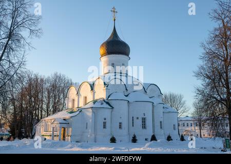 Vue de l'ancienne cathédrale de la Trinité vivifiante (1513) à Aleksandrovskaya Sloboda par une journée ensoleillée de janvier. Alexandrov. Région de Vladimir, Russi Banque D'Images