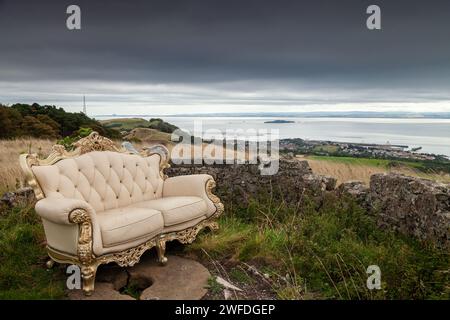 Un canapé orné au sommet de Dunearn Hill à Fife, en Écosse Banque D'Images