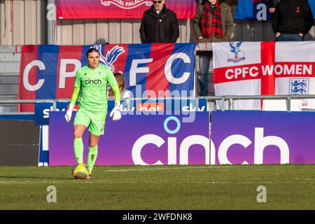 Sutton, Royaume-Uni. 28 janvier 2024. Le VBS Community Stadium, Sutton, Angleterre, janvier 28 2024 le gardien de but de Crystal Palace demi Lambourne (30) lors du match de championnat FA Womens entre Crystal Palace et Charlton Athletic au VBS Community Stadium, Sutton, Angleterre (Stephen Flynn/SPP) crédit : SPP Sport Press photo. /Alamy Live News Banque D'Images