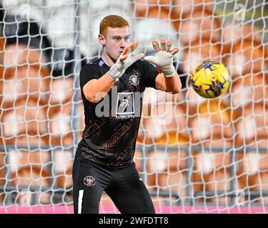 Mackenzie Chapman de Blackpool se réchauffe avant le match, lors du match de quart de finale du Bristol Street Motors Trophy Blackpool vs Bolton Wanderers à Bloomfield Road, Blackpool, Royaume-Uni, le 30 janvier 2024 (photo de Cody Froggatt/News Images) Banque D'Images