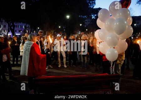 Roma, Italie. 30 janvier 2024. Foto Cecilia Fabiano/LaPresse 30 Gennaio 2024 Roma, Italia - Cronaca - Fiaccolata per Pamela Mastropietro Nella foto : la manifestazione 30 janvier 2024 Roma, Italie - torche pour Pamela Mastropietro tué en 2018 sur la photo : la torche. Crédit : LaPresse/Alamy Live News Banque D'Images