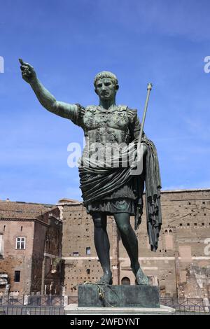 Italie. Rome.Statue en bronze de l'empereur Auguste César (63BC-14 AD). Copier. Banque D'Images