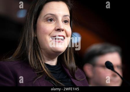 Washington, États-Unis. 30 janvier 2024. La présidente de la Conférence républicaine de la Chambre Rep.Elise Stefanik, R-NY, prend la parole lors d'une conférence de presse après la réunion hebdomadaire du caucus républicain de la Chambre au Capitole des États-Unis à Washington, DC, le mardi 30 janvier 2024. Photo Bonnie Cash/UPI crédit : UPI/Alamy Live News Banque D'Images