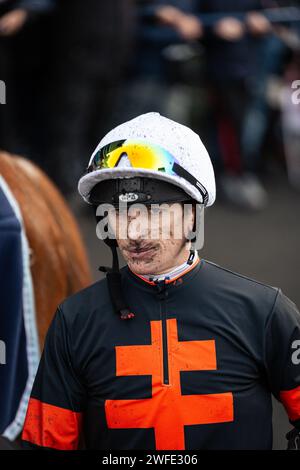 Vincennes, France. 28 janvier 2024. Jockey Benjamin Rochard, après sa course à l'hippodrome de Vincennes. La course de trot la plus connue au monde, le Prix d'Amerique Legend Race, s'est déroulée sur l'hippodrome de Vincennes, en périphérie de Paris. Cette course reste l'une des plus importantes courses équestres au monde, elle est suivie par des millions de spectateurs. Clément Duvaldestin et son cheval IDAO de Tillard, ont été les gagnants du Grand Prix d'Amerique 2024. (Photo Telmo Pinto/SOPA Images/Sipa USA) crédit : SIPA USA/Alamy Live News Banque D'Images