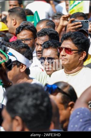 Colombo, Sri Lanka. 30 janvier 2024. La police a tiré des gaz lacrymogènes et utilisé des canons à eau pour disperser les manifestants de Samagi Jana Balawegaya (SJB) à Colombo. Rejointe par le chef de l'opposition Sajith Premadasa, des députés et des partisans du SJB, elle a été organisée par la principale opposition pour protester contre la conduite du gouvernement, le coût élevé de la vie et la corruption. Banque D'Images