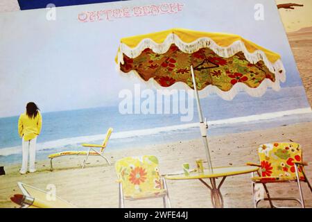 Viersen, Allemagne - janvier 9. 2024 : gros plan de la pochette de l'album vinyle Neil Young sur la plage de 1974 Banque D'Images