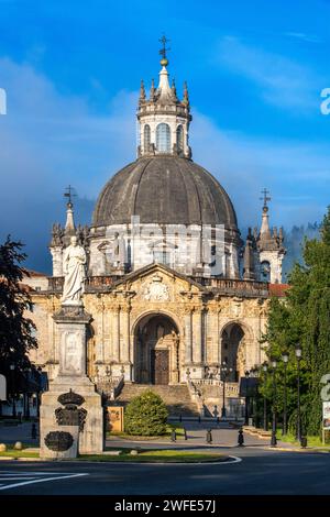 Sanctuaire et basilique de Loyola, entre les villes d'Azpeitia et Azcoitia, Espagne. Le sanctuaire et la basilique de Loyola ou Loiolako basilika est un monument Banque D'Images