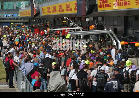 PitLane animée au Grand Prix de Grande-Bretagne 2023 Banque D'Images