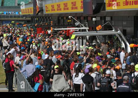 PitLane animée au Grand Prix de Grande-Bretagne 2023 Banque D'Images