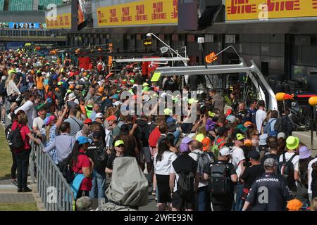 PitLane animée au Grand Prix de Grande-Bretagne 2023 Banque D'Images