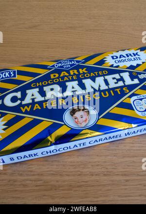 Biscuits au caramel au chocolat noir Tunnocks Banque D'Images
